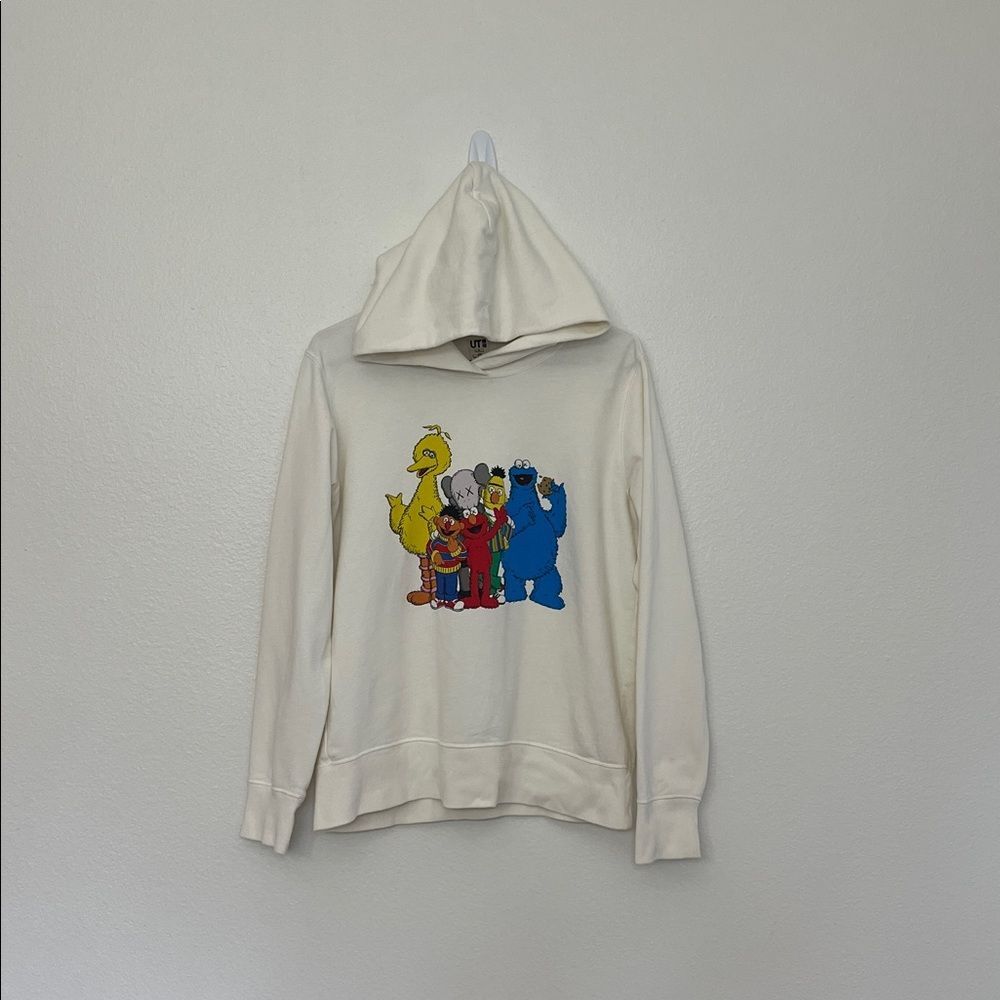 KAWS Uniqlo Sesame Street Hoodie Sweatshirt Asian Adult Size M Colab
